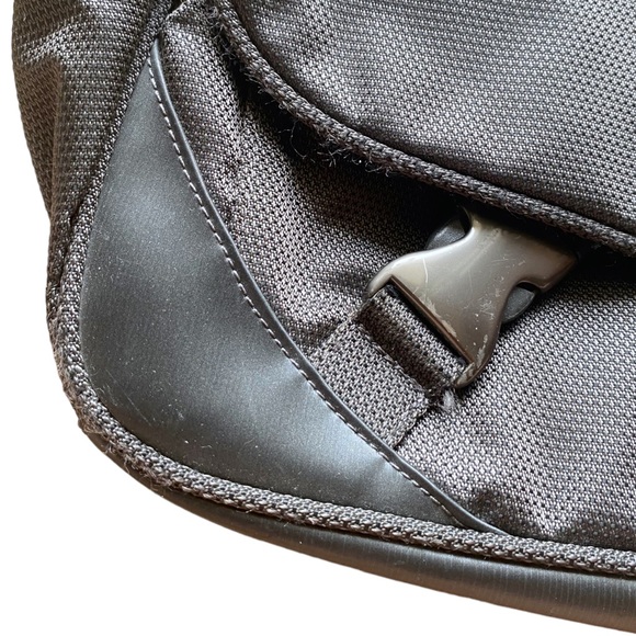 Tumi Tech Messenger Bag - Picture 5 of 6